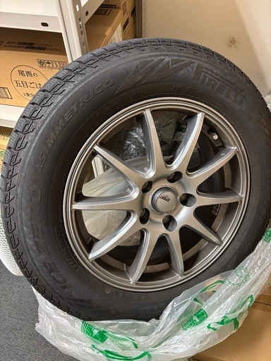 スタッドレスタイヤ　205／65  R16  95T　アルミホイール付き　
トヨタカムリで1シーズン使用　室内保管