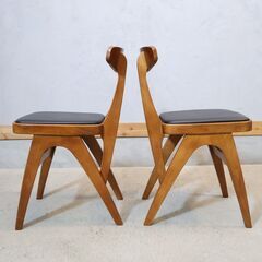 市場家具(ICHIBA)のhommage(オマージュ)ダイニングチェア2脚セットです。小ぶりで可愛らしいレトロなサイドチェア♪食卓用にはもちろん、デスクやドレッサーチェアとしてもお使いいただけます♪の画像