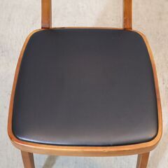 市場家具(ICHIBA)のhommage(オマージュ)ダイニングチェア2脚セットです。小ぶりで可愛らしいレトロなサイドチェア♪食卓用にはもちろん、デスクやドレッサーチェアとしてもお使いいただけます♪の画像