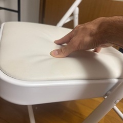 折りたたみ椅子の画像