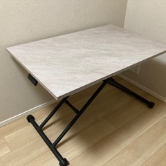 ダイニングテーブル（昇降式）の画像