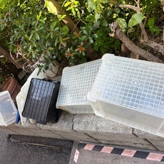 差し上げます　クリアケース　収納ハードコンテナ　4つの画像