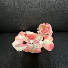 バラと花びら、ストーンセットの画像