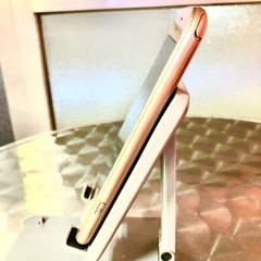 【3,000円！】らくらくスマートフォン me (F-01L) ゴールドの画像