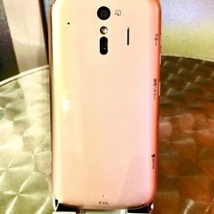 【3,000円！】らくらくスマートフォン me (F-01L) ゴールドの画像