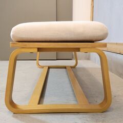 無印良品(MUJI)の人気のリビングでもダイニングでもつかえるベンチ 2人掛けです！コンパクトなサイズとゆったりとしたシートのデザイン。オーク材のフレームはナチュラルな北欧スタイルなどにも♪の画像