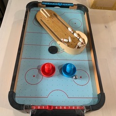 エアホッケーとミニボーリングの画像