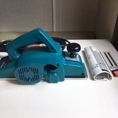 【新品・未使用品】　makita/マキタ　110㎜カンナ/替刃式　電気カンナ　1911BSP　替刃カンナ刃2枚入り/A-17681付きの画像