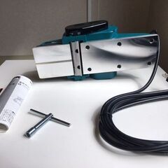 【新品・未使用品】　makita/マキタ　110㎜カンナ/替刃式　電気カンナ　1911BSP　替刃カンナ刃2枚入り/A-17681付きの画像