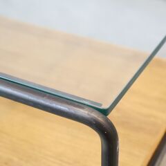 a. depeche(アデペシュ)のソコフ(socph)センターテーブルです。メンズライクでヴィンテージ感のあるソコフシリーズらしいデザインのガラステーブル。ブルックリンスタイルなどにオススメ♪ の画像