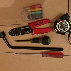 自動車　電装パーツ　工具セットつき付きの画像