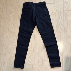【新品】ユニクロ　EZYジーンズ　ユニセックスMサイズ 
の画像