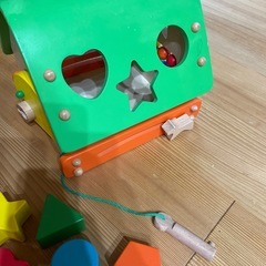 あそびのおうち　かたはめ　木　おもちゃの画像