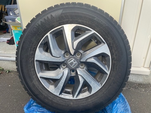 お取置き中 アルミ付き すたスタッドレスタイヤ