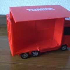 TOMICA　トミカ　ジャンボ 　トラック 収納（8台分）　運搬車　全長約25センチ　2022年クリスマス限定　レッド　中敷欠損の画像