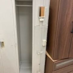 ID:154352　ロッカー３人用　カギなし　※部品不足　現状の画像