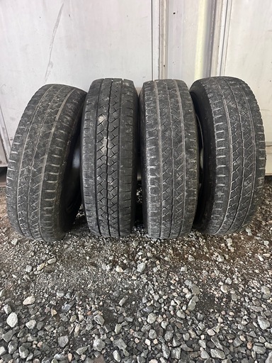 200系ハイエースで使用 タイヤ&ホイール