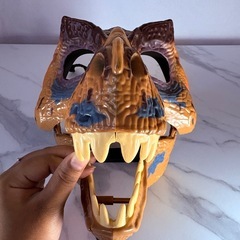 可動式恐竜のマスクの画像