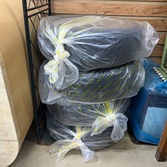 プリウスにて使ってました。タイヤホイールセットの画像