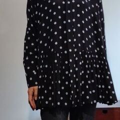 ZARA ドット柄ブラウス ネイビーの画像
