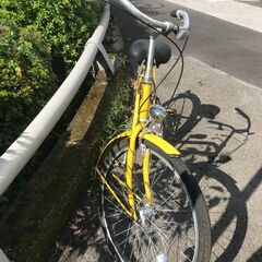 リサイクルショップどりーむ鹿大前店　No.449　22326W　黄色　26インチ　ＬＥＤオ－トライト付き♪　鍵無し　シティサイクルの画像