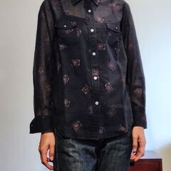 デニムにベストマッチ！ヒステリックグラマー ベア柄ブラウスの画像