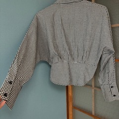 古着屋で購入したシャツの画像