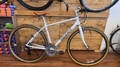 中古整備品　試乗できます！ ジャイアント クロスバイク エスケープR3 Sサイズ