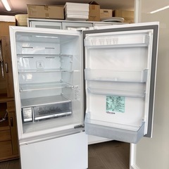 【超美品‼️】ヤマダ電機 2023年製 319Lノンフロン冷凍冷蔵庫 自動製氷 高級ガラスドア ホワイト♪の画像