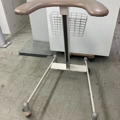 パラマウントベッド 歩行補助器 歩行器 アームレスト高さ調整　介護　福祉　腰痛　ぎっくり腰　愛知県 一宮市 名古屋 稲沢 江南 岩倉 岐阜 羽島 各務ヶ原 三重 愛知 グッドプライス一宮の画像