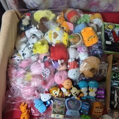 土日限定、ミニおもちゃ、ミニカー、文具、バッチ、ミニぬいぐるみなど　200点以上　１個30円〜100円までの画像