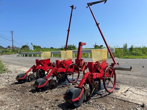 向井工業 ごんべえ　トラクター牽引　種まき機　ベルト繰上式　3条 大豆・麦・コーン ほうれん草 そば そ菜 畑 ハウス 農機具 条間マーカー付き　TS-570　ごんべい 宮崎