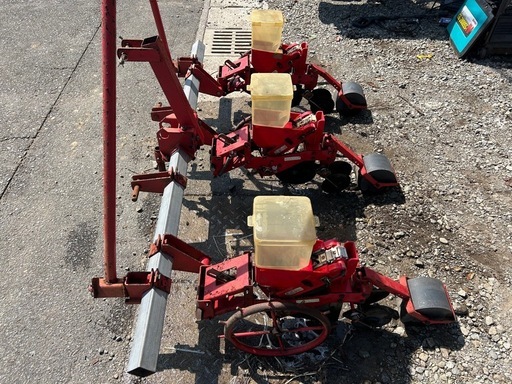 向井工業 ごんべえ　トラクター牽引　種まき機　ベルト繰上式　3条 大豆・麦・コーン ほうれん草 そば そ菜 畑 ハウス 農機具 条間マーカー付き　TS-570　ごんべい 宮崎
