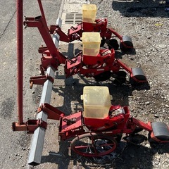 向井工業 ごんべえ　トラクター牽引　種まき機　ベルト繰上式　3条 大豆・麦・コーン ほうれん草 そば そ菜 畑 ハウス 農機具 条間マーカー付き　TS-570　ごんべい 宮崎の画像