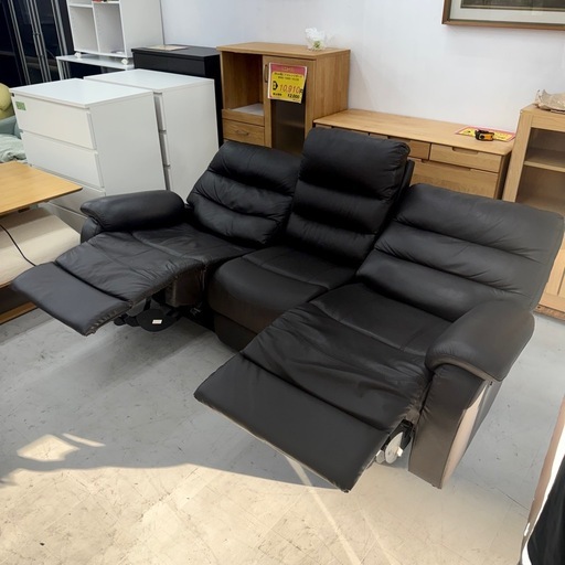 【超美品‼️】定価149,900円♪ ニトリ 210cm幅3人掛け電動リクライニングソファ 中央センターテーブル レザー 本革製ダークブラウン♪