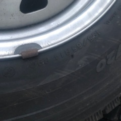 実働　14インチ　便利なユニバーサルタイヤ　ホイールキャップ付き　195/65R14 4本セットの画像