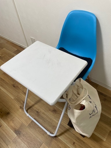 学習塾に役立つ机、椅子、クッション、荷物台4セット