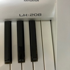 電子ピアノとスタンドの画像