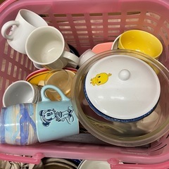 食器　お皿、コップの画像