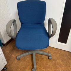 ②業務用デスク、引き出し、チェア 各1つの3点セットの画像