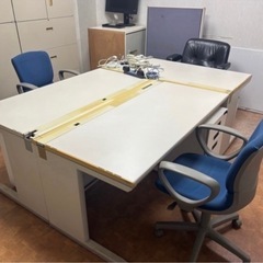②業務用デスク、引き出し、チェア 各1つの3点セットの画像