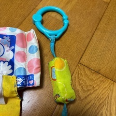 ブライトスターツ　チャイムアロングフレンズカバ ピープル 寝返りしないおしりふきの画像