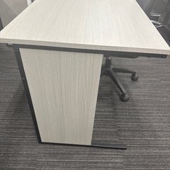 デスク イスの画像