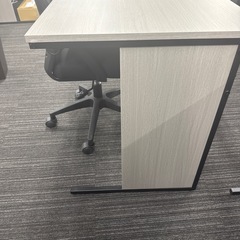 デスク イスの画像