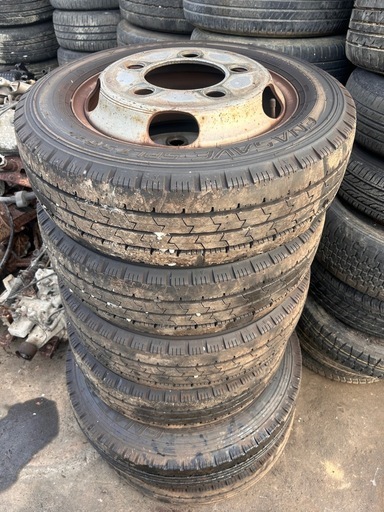 トヨタデュトロ６本ホイールタイヤセット2024-2025年