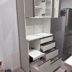 食器棚の画像