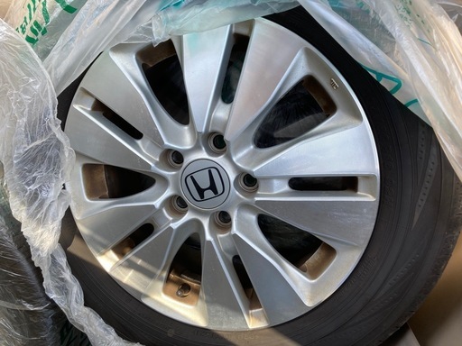 ホンダ純正16インチアルミ⭐️5穴⭐️205/60R16⭐️ヨコハマタイヤ⭐️ブルーアース⭐️8分山⭐️4本セット⭐️RK6ステップワゴンから取り外し品⭐️千葉県千葉市より