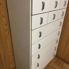 整理ダンスの画像