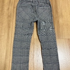 100円。チェックズボン100cm。の画像