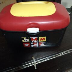 ラックいろいろとおしぼり保温機とウェットの保温機です。の画像